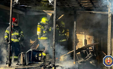 FOTO: Pri Dunajskej Strede horel dom, plameňom neuniklo ani auto