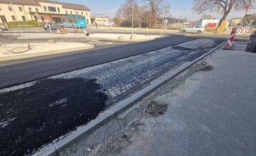 FOTO: Revitalizácia predstaničného priestoru v Piešťanoch napreduje