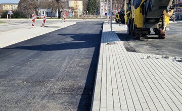 FOTO: Revitalizácia predstaničného priestoru v Piešťanoch napreduje