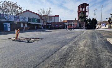 FOTO: Revitalizácia predstaničného priestoru v Piešťanoch napreduje