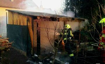 FOTO: V Trnave horel záhradný domček