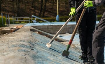FOTO: Na kúpaliskách v Hlohovci a v Skalici prebieha rekonštrukcia