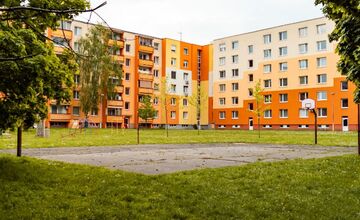 FOTO: Projekt obnovy vnútroblokov na Tehelnej napreduje