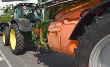 FOTO: Dopravná nehoda motorkára s traktorom