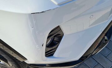 FOTO: Zlodeji odcudzili auto z oploteného areálu v Piešťanoch. Nevideli ste ho?