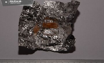 FOTO: Policajti v galantskom okrese odhalili drogový biznis, stáli za ním dve ženy