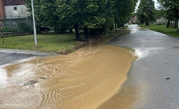 FOTO: V Radošovciach intenzívne búrky zaplavili časti obce