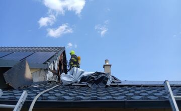 FOTO: Požiar prístavby spôsobil škodu vo výške 200-tisíc eur