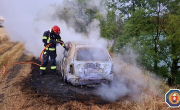 FOTO: Hasenie požiaru odstaveného vraku