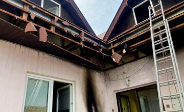 FOTO: V Dunajskej Strede vypukol požiar podkrovia ubytovne