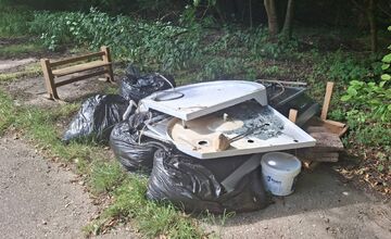 FOTO: Skaličania sú zhrození z okolia rekreačného strediska, dovolenkárov vítajú odpadky