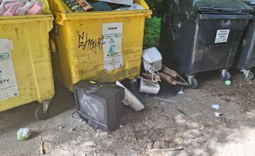 FOTO: Skaličania sú zhrození z okolia rekreačného strediska, dovolenkárov vítajú odpadky