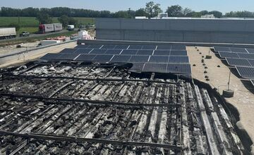 FOTO: Požiar autopredajne v Dunajskej Strede