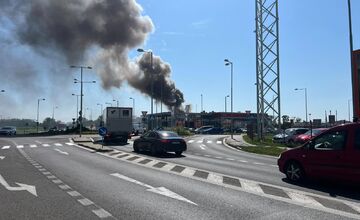 FOTO: Požiar autopredajne v Dunajskej Strede