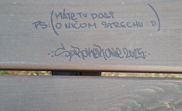 FOTO: Vandali pokreslili altánok v Trnave