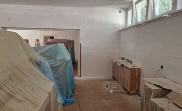 FOTO: V Piešťanoch cez leto nezaháľali. Škôlka dostáva novú tvár