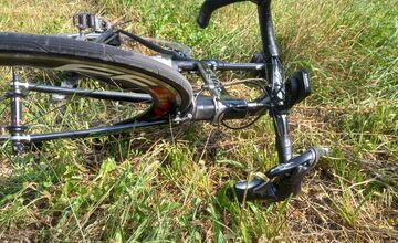 FOTO: Kolobežkár skončil po zrážke s cyklistom v nemocnici