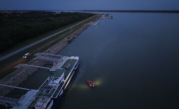 FOTO: V Dunajskej Strede unikla z lode do Dunaja nebezpečná látka