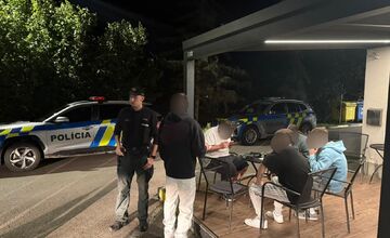 FOTO: Polícia si opäť posvietila na alkohol u mladistvých