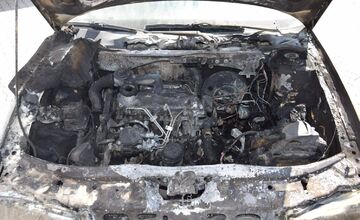 FOTO: Požiar auta v Dolnej Strede