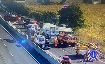 FOTO: Nehoda troch kamiónov na diaľnici