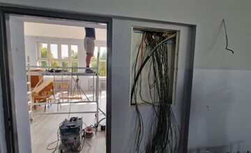 FOTO: Žiaci a škôlkari z Piešťan sa po prázdninách vrátili do vynovených priestorov školských objektov