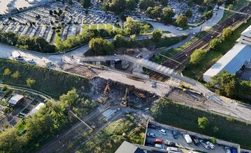 FOTO: V Seredi sa začalo z búracími prácami na starom moste