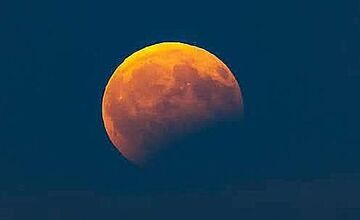 FOTO: Cez víkend oblohu rozžiaril krvavý supermesiac
