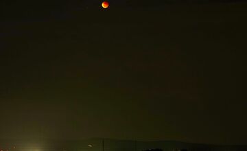 FOTO: Cez víkend oblohu rozžiaril krvavý supermesiac