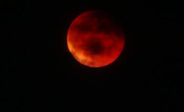 FOTO: Cez víkend oblohu rozžiaril krvavý supermesiac