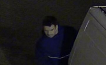 FOTO: Polícia pátra po totožnosti tohto muža, nepoznáte ho?