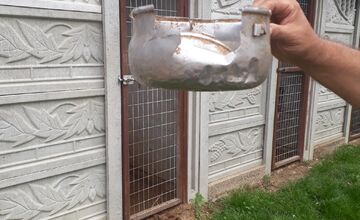 FOTO: V Jablonici veterinári odhalili nelegálnu množiareň psov v zlých podmienkach