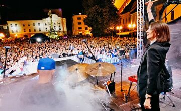 FOTO: Zuzana Smatanová rozospievala na jarmoku Trnavu