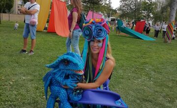 FOTO: Počas jarmoku v Ružovom parku zaujala ľudí Jarmočná diva