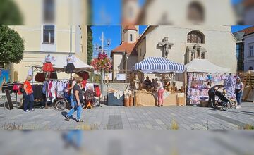 FOTO: Počas jarmoku v Ružovom parku zaujala ľudí Jarmočná diva