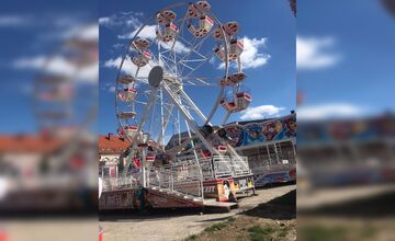 FOTO: Počas jarmoku v Ružovom parku zaujala ľudí Jarmočná diva