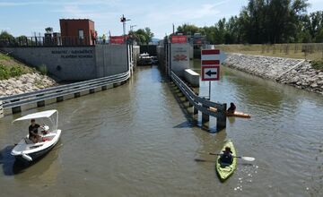 FOTO: Historický míľnik, Baťov kanál vedie po novom až do Hodonína