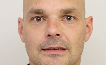 FOTO: Polícia hľadá muža podozrivého z výbuchu bankomatu v Maduniciach