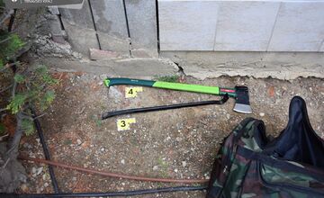 FOTO: Polícia hľadá muža podozrivého z výbuchu bankomatu v Maduniciach