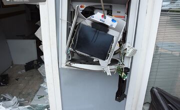 FOTO: Polícia hľadá muža podozrivého z výbuchu bankomatu v Maduniciach