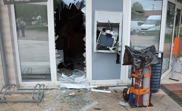 FOTO: Polícia hľadá muža podozrivého z výbuchu bankomatu v Maduniciach