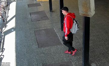 FOTO: Pomôžte polícii zo Serede stotožniť osoby z kamerového záznamu, hľadá svedkov krádeže bicyklov