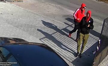 FOTO: Pomôžte polícii zo Serede stotožniť osoby z kamerového záznamu, hľadá svedkov krádeže bicyklov