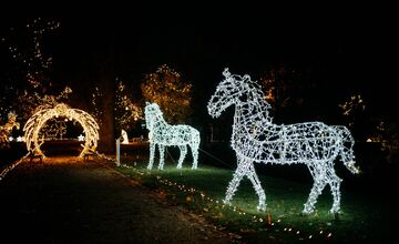 FOTO: Zámocký park v Seredi rozžiari výstava Story of Lights