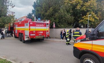 FOTO: Zásah dobrovoľných hasičov v základnej škole v Jaslovských Bohuniciach