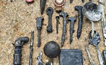 FOTO: Lovci železa vytiahli z Trnávky ďalšie zaujímavé predmety