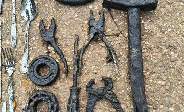 FOTO: Lovci železa vytiahli z Trnávky ďalšie zaujímavé predmety