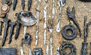 FOTO: Lovci železa vytiahli z Trnávky ďalšie zaujímavé predmety