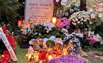 FOTO: Ľudia si uctili pamiatku Duchoňa, jeho piesne rozozvučali cintorín