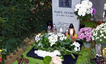 FOTO: Ľudia si uctili pamiatku Duchoňa, jeho piesne rozozvučali cintorín